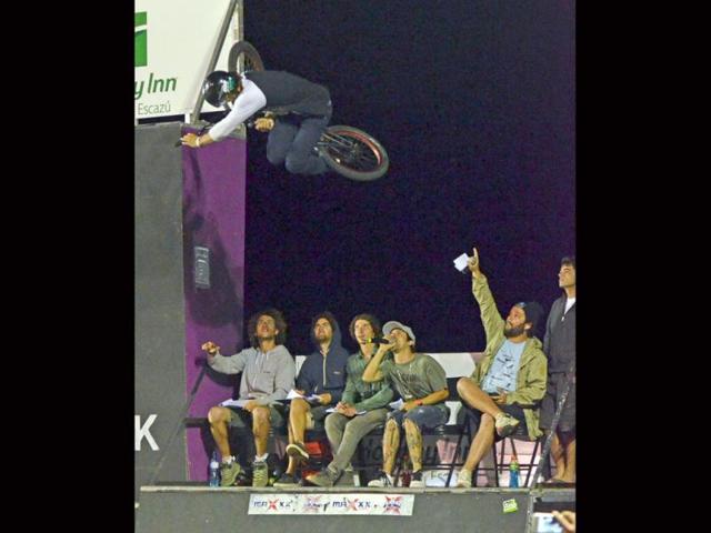Judges watch Colton Satterfield of United States performs during the International Festival of Extreme Sports, in La Guacima, Alajuela, 25 Km west of the capital San Jose, Costa Rica. AFP PHOTO / Ezequiel BECERRA
