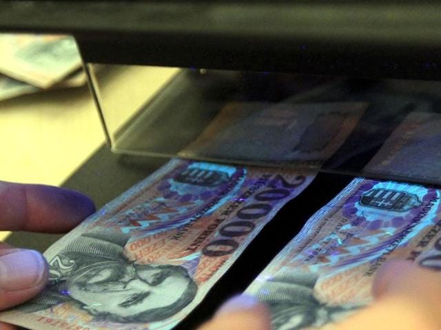 Banknotes undergo a quality check at the logistics centre of the National Bank of Hungary in Budapest. Reuters/Laszlo Balogh