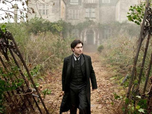 Arthur Kipps (Daniel Radcliffe), a widowed lawyer whose grief has put his career in jeopardy, is sent to a remote village to sort out the affairs of a recently deceased eccentric.