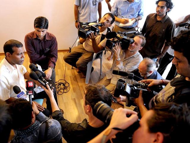 Former Maldives president Mohamed Nasheed (L) speaks to reporters at home in Male. AFP photo
