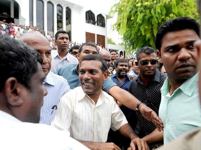 Former Maldives president Mohamed Nasheed (C) greets people after Friday prayers in Male. AFP photo