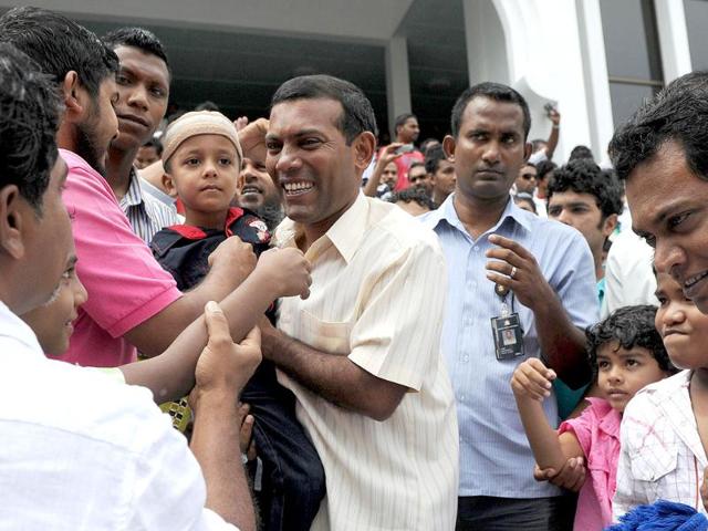 Former Maldives president Mohamed Nasheed (C) greets people after Friday prayers in Male. AFP photo