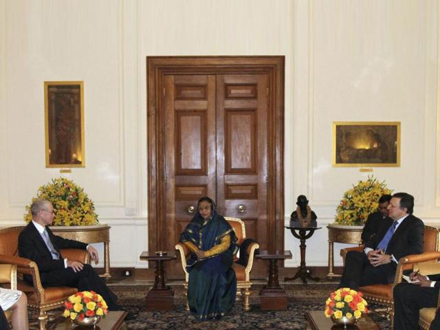 President Pratibha Patil (C) speaks with European Council President Herman Van Rompuy (L) as European Commission President Jose Manuel Barroso watches during their meeting at Rashtrapati Bhavan in New Delhi. Reuters/B Mathur