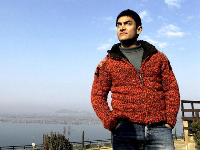 Bollywood actor Aamir Khan poses for a picture on a hillock, with Dal lake in the backdrop, during his visit to Srinagar. (PTI)
