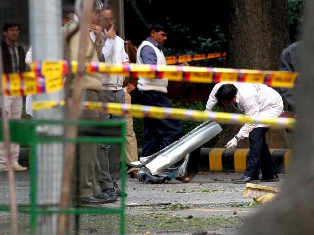 Investigators examine a vehicle that exploded near the Israeli embassy in New Delhi. HT/Arvind Yadav