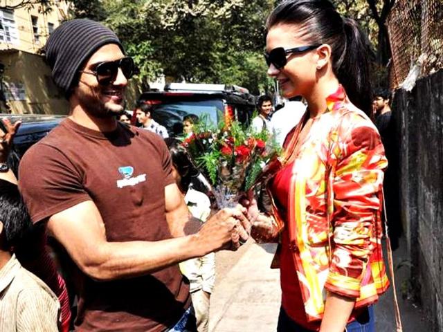 Prateik, Amy look pretty together.
