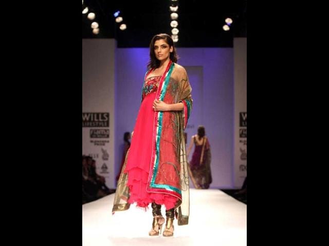 Indrani Dasgupta looks stunning in this outfit.