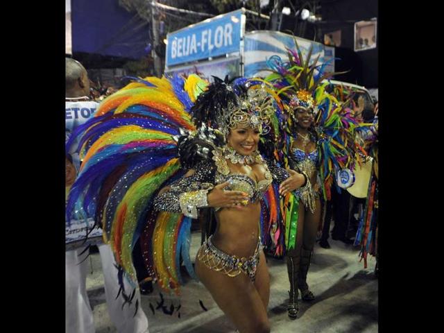 A reveller of Beija-Flor samba school warms up before dancing during the first night of carnival parade at the Sambadrome in Rio de Janeiro. AFP PHOTO / ANTONIO SCORZA