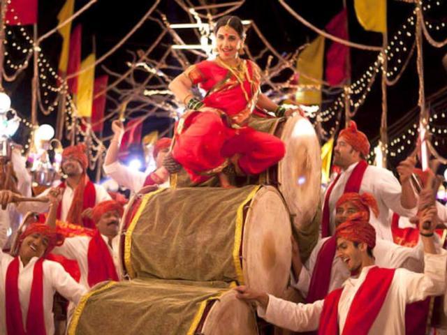 Apsara Aali | Lavani Dance | Sonalee Kulkarni, Ajay Atul | Shruti Ringe -  YouTube