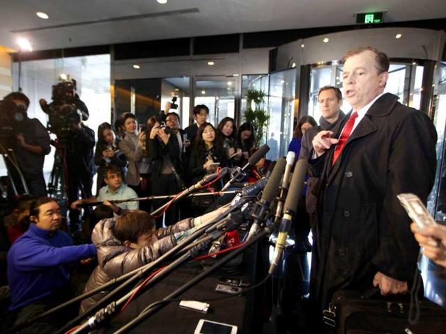 US special representative for North Korea Glyn Davies speaks to the media at a hotel in Beijing. Reuters/Jason Lee