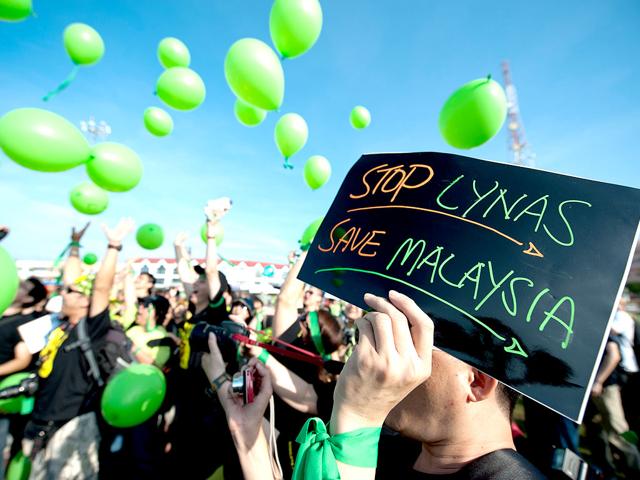 An anti Lynas activist displays a placard during a Green Gathering 2.0 in Kuantan, some 260 kilometers east of Kuala Lumpur. Thousands of activists gathered to protest against the Australian miner Lynas Corporation operating a plant in eastern Malaysia, which will process rare earths imported from the Mount Weld mine in Western Australia. (AFP PHOTO / Mohd Rasfan)