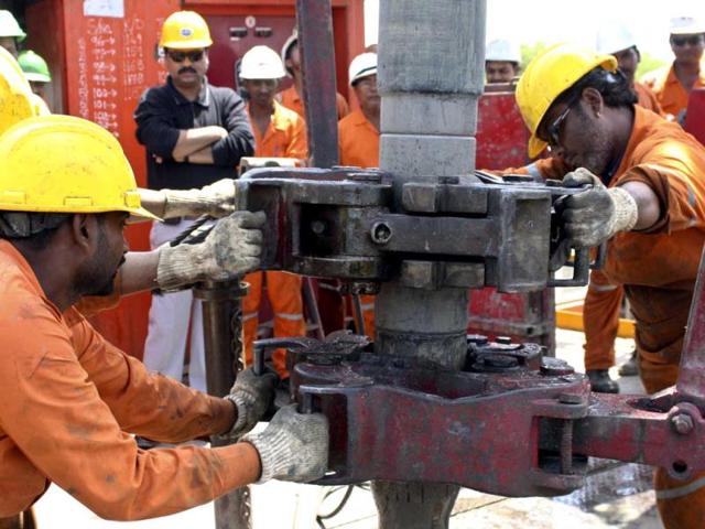 Engineers-of-Oil-and-Natural-Gas-Corp-ONGC-work-inside-the-Kalol-oil-field-in-the-western-Indian-state-of-Gujarat-Reuters-Amit-Dave