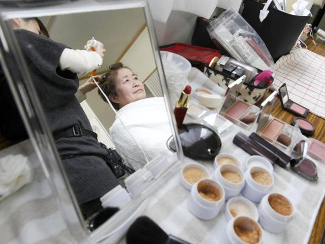 A resident has her hair done by a stylist volunteering as part of the 3.11 Portrait Project at the Midorigaoka temporary shelter in Koriyama, Fukushima prefecture in the Tohoku region. Reuters/Yuriko Nakao
