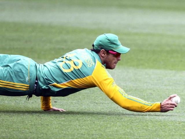 South-Africa-s-Faf-du-Plessis-makes-a-diving-stop-in-the-field-against-New-Zealand-during-the-third-and-final-one-day-international-match-between-New-Zealand-and-Zimbabwe-at-Eden-Park-in-Auckland--AFP-Photo-John-Cowpland