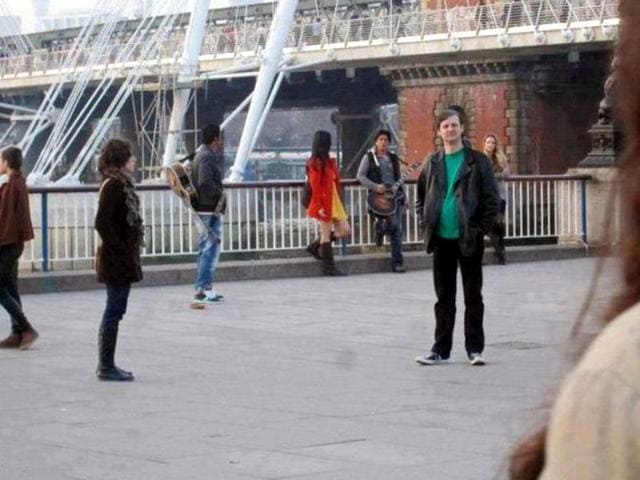 SRK, the King of romance, is back with another romcom. He was spotted shooting with Katrina Kaif in London. SRK, the King of romance, is back with another romcom. He was spotted shooting with Katrina Kaif in London.