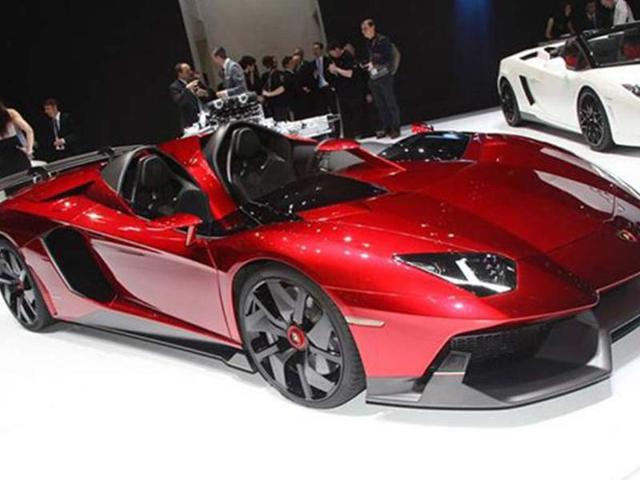 The roofless roadster took centre stage at the Lamborghini stand before being sold off for $2.76 million.