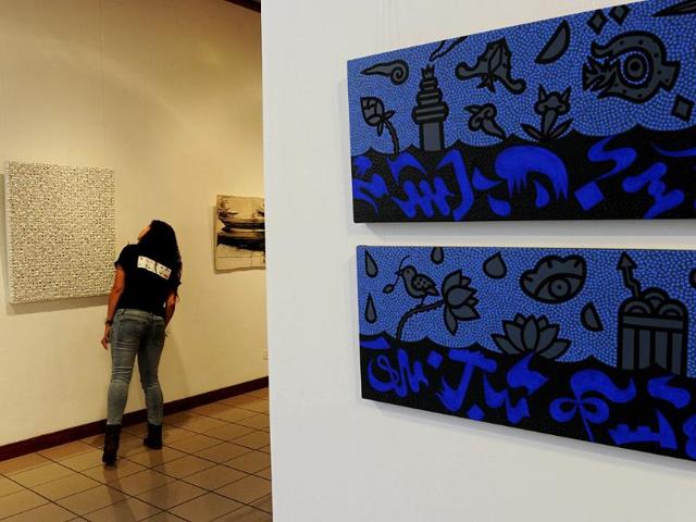 A visitor watches "Strokes of Korea", an exhibition by South Korean artists at the National Gallery in San Jose on March 7, 2012. The exhibition is part of the "Museums and Galleries Route" during the XIII International Arts Festival to be held in San Jose from 1 to 25 March. (AFP Photo)