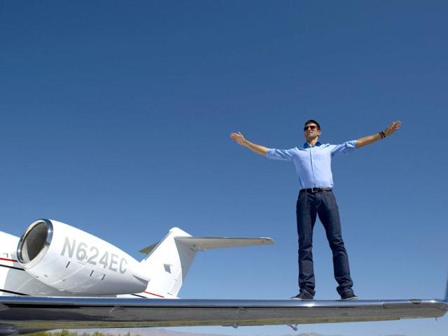 Novak-Djokovic-poses-with-the-Bombardier-Learjet-45-XR-at-the-Bermuda-Dunes-Airport-in-Bermuda-Dunes-California