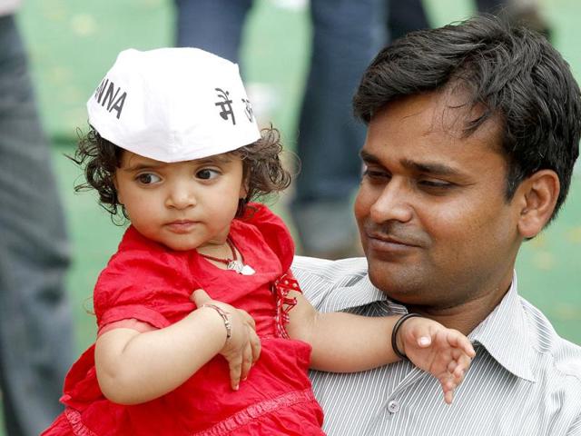 Supporters of anti-corruption activist Anna Hazare gather during his day-long fast in New Delhi. HT Photo/Arvind Yadav
