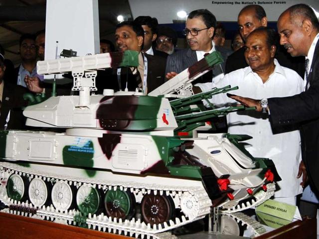 Defence minister A K Antony looks at a model of the Upgraded Schilka Air Defence Weapon System during the inauguration of the Defexpo 2012 at Pragati Maidan in New Delhi. HT Photo/Arvind Yadav.