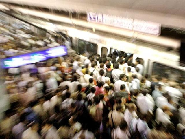 The heavy rush in the peak hours of the developed in Noida City Center to Dwarka line at Rajiv Chowk in Delhi. HT Photo by SUNIL SAXENA