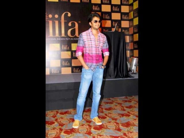 Tusshar-Kapoor-and-Riteish-Deshmukh-in-a-still-from--hit-song-Dil-Garden-Garden-from-their-raunchy-flick-Kyaa-Super-Kool-Hain-Hum