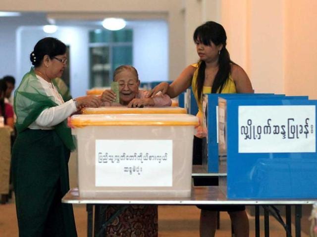 An elderly woman casts her vote at a polling station in Yangon. AFP/Ye Aung Thu