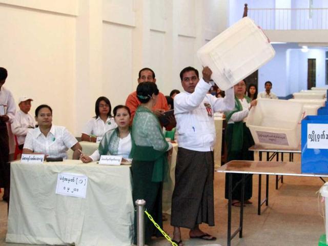 An official of a polling station shows empty ballot box before starting balloting at Mingala Taungnyunt Township, Yangon. AP/Khin Maung Win