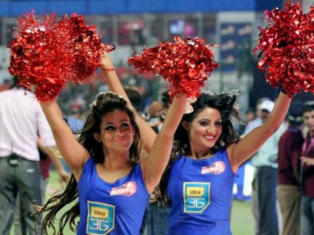 Delhi Daredevils cheerleaders perform a routine prior to the IPL Twenty20 match between Delhi Daredevils and Pune Warriors at the Feroj Shah Kotla stadium in New Delhi on May 21, 2011. AFP PHOTO / Prakash SINGH