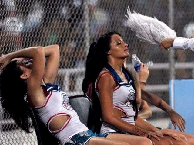 Deccan Chargers cheerleaders are fanned during the IPL Twenty20 match between Pune Warriors and Deccan Chargers at The D.Y. Patil Cricket stadium in the outskirts of Mumbai on May 16, 2011. AFP PHOTO/Indranil MUKHERJEE