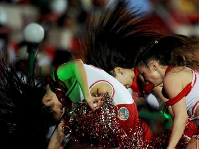 Cheerleaders for Kings XI Punjab perform during the IPL Twenty20 match between Royal Challengers Bangalore and Kings XI Punjab at The M. Chinnaswamy Stadium in Bangalore on May 6, 2011. Royal Challengers Bangalore had won the match by 85 runs. AFP PHOTO/Dibyangshu SARKAR