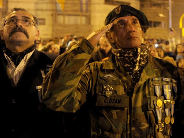Argentine war veterans pay honour to their brothers in arms fell in the 1982 South Atlantic war between Argentina and Britain over the Falkland (Malvinas) Islands during the 30th Anniversary in Ushuaia, Tierra del Fuego, some 3100 Km south of Buenos Aires. AFP/Juan Mabromata