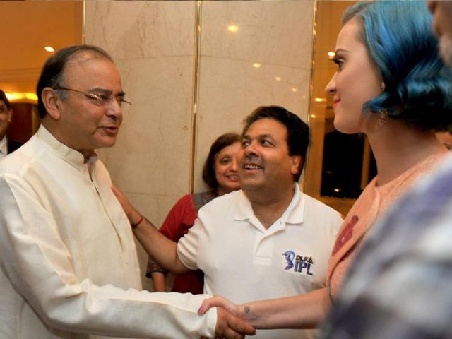 US singer Katy Perry (R) shakes hands with senior BJP leader Arun Jaitley as IPL chairman Rajiv Shukla looks on at a hotel in Chennai. The 27 year-old singer is in India to perform for the first time at the opening ceremony of the fifth Indian Premier League. AFP/Manjunath Kiran