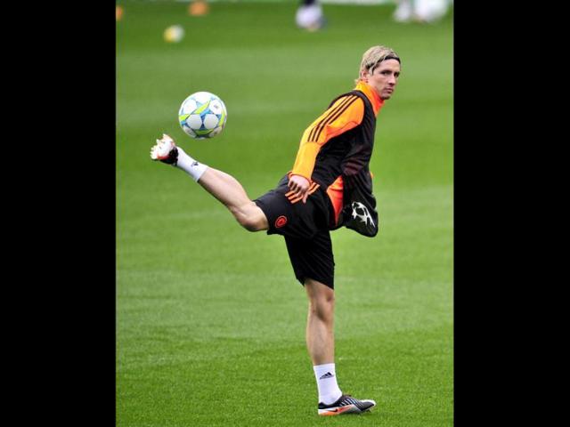 Chelsea's Spanish striker Fernando Torres takes part in a training session at Stamford Bridge in London ahead of their UEFA Champions League quarter-final second leg football match against Benfica. AFP/Glyn Kirk