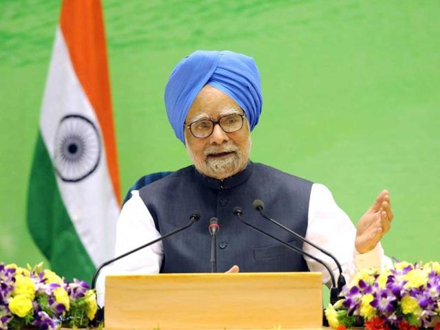 This picture shows Prime Minister Manmohan Singh gesturing while speaking at a press conference in New Delhi. AFP PHOTO/Prakash Singh