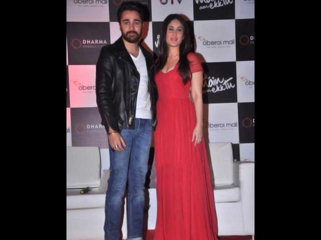 Kareena Kapoor poses with Imran Khan during Ek Main Aur Ekk Tu promotion. Her face looks kind of swollen here.