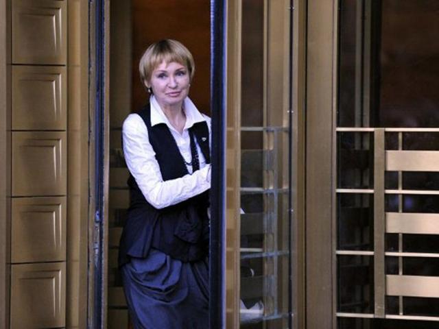Alla, wife of Viktor Bout, exits Manhattan Federal court after her husband was sentenced to 25 years in New York. Bout was convicted of conspiring to sell millions of dollars worth of weapons, including anti-aircraft missiles, to men he believed were terrorists intending to kill Americans. AFP PHOTO / STEPHEN CHERNI