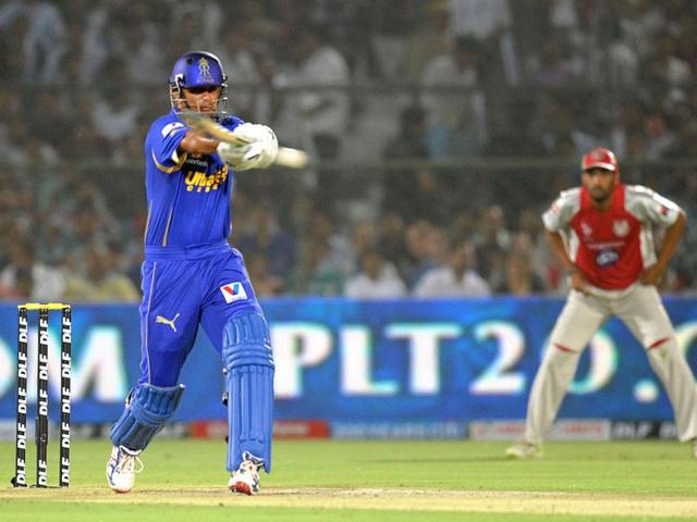 Rajasthan Royals captain Rahul Dravid plays a shot during the IPL Twenty20 cricket match between Rajasthan Royals and King XI Punjab at The Sawai Mansingh Stadium in Jaipur. (AFP Photo/Raveendran)