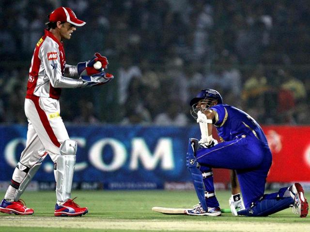 Rajasthan Royals Rahul Dravid and wicketkeeper Kings XI Punjab Adam Gilchrist during the IPL-5 in Jaipur. (HT Photo/Virendra Singh Gosain)