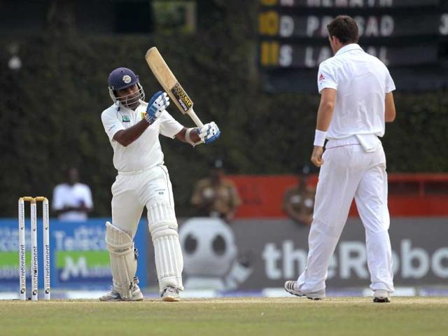 Sri Lankan captain Mahela Jayawardene (L) signals for a decision review over an leg before wicket out as England's bowler James Anderson looks on during the final day of the second Test cricket match in Colombo. AP Photo/Eranga Jayawardena
