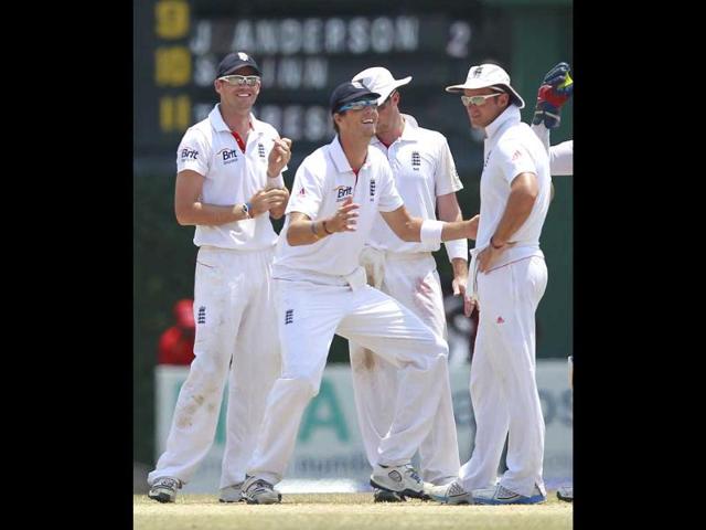 England's Steven Finn (C) shares a moment with captain Andrew Strauss (R) and James Anderson during the last day of final Test cricket match against Sri Lanka in Colombo. Reuters/Dinuka Liyanawatte