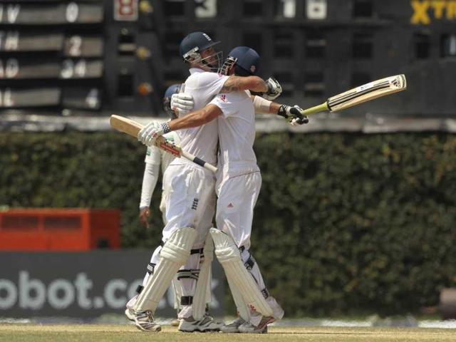 England's Kevin Pietersen (L) hugs teammate Alastair Cook as they beat Sri Lanka by eight wickets in the final day of the second Test cricket match in Colombo. AP Photo/Eranga Jayawardena