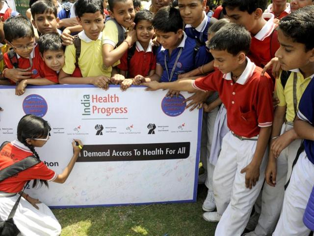 The World Health Day students participate in Health Walkathon at Sector-29 Leisure Valley Park Gurgaon. HT Photo by Parveen Kuma