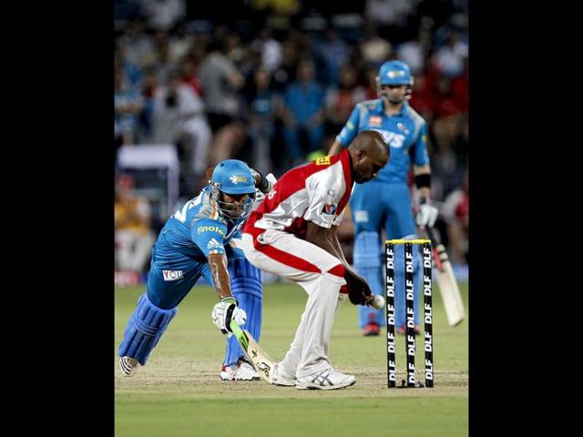 Pune Warriors player Robin Uthappa in action during the match between Pune Warrior India and Kings XI Punjab at Subrata Roy Sahara Stadium, Pune. (HT Photo/Sattish Bate)