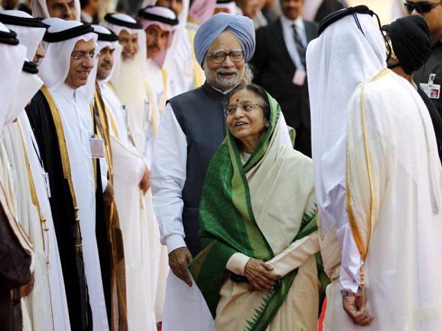 Prime Minister Manmohan Singh and President Pratibha Patil share a laugh as Qatar's Emir, Sheikh Hamad bin Khalifa Al Thani, second from right, jokes while introducing dignitaries traveling with him, during his ceremonial reception at the Presidential Palace in New Delhi. AP/Saurabh Das