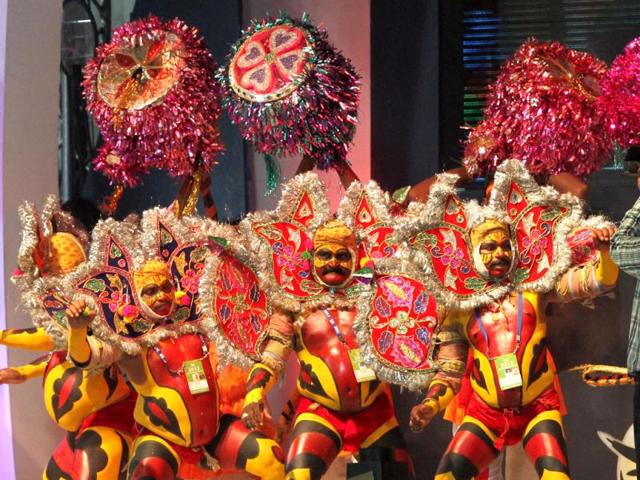 Participants perform before the IPL match between Deccan Chargers and Mumbai Indians at YSR Stadium, Visakhapatnam. (HT Photo/Subhendu Ghosh)