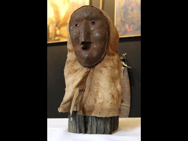 A picture taken in Paris shows a torture instrument on display during the "Peines et chatiments d'autrefois" (Penalties And Punishments From Ancient Times) exhibition at the Fernand Meyssonnier Museum in the Hotel Salomon de Rothschild. (AFP Photo)