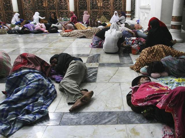 Residents sleep on the floor of Baiturrahman Mosque after an earthquake hit Banda Aceh, in Indonesia's Aceh province. Reuters/Junaidi Hanafiah