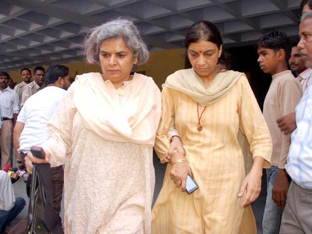 On March 26, 2012, SC issued notice to the CBI on a plea by Nupur Talwar, seeking review of its order, rejecting their plea challenging the Special CBI court decision of not accepting the investigating agency's closure report. (HT photos)