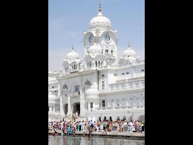 Devotees converge at the Golden temple in Amritsar to mark the Baisakhi festival. AFP/Narinder Nanu